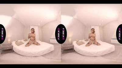 Ang PORNBCN VR Mature Spanish MILF ay nagsasalsal at sinisipsip ang iyong titi sa POV habang naninigarilyo at hinihimas ang kanyang mga binti