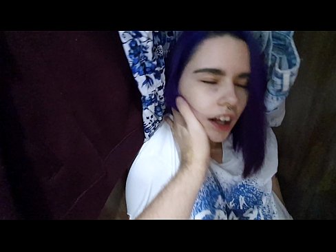 ❤️ Natagpuan ang aking kapatid na babae sa aparador at tinulungan ang kanyang cum Magandang porn sa amin ﹏